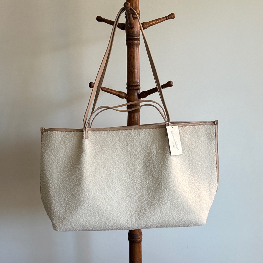 Universal Thread Faux Fur/Sherpa Cream Weekender Bag NWT